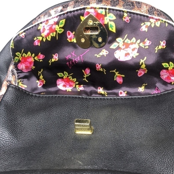BETSEY JOHNSON ANIMAL PRINT & ROSES LITTLE BACKPACK - Picture 5 of 16